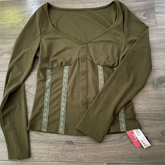 Green Long Sleeve Top - Picture 3 of 4